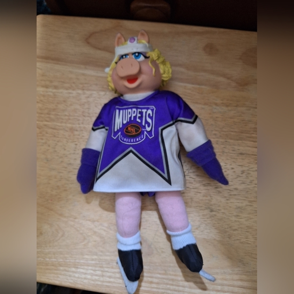 Vintage 1995 NHL Muppets Miss Piggy Hockey Player Doll Toy Muppets Purple